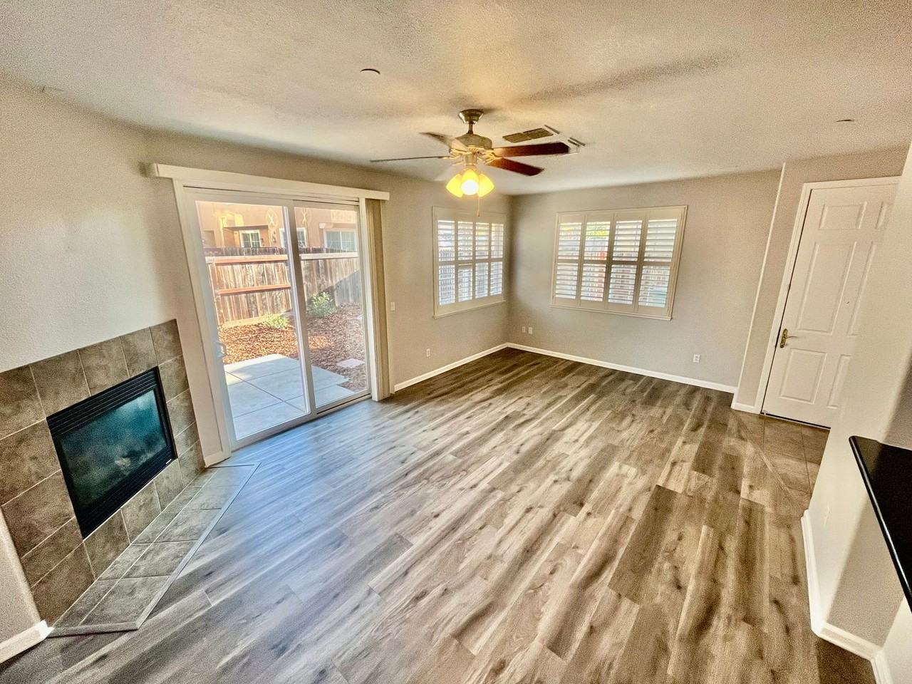 1070 Sierra View Cir - Photo 4 of 21