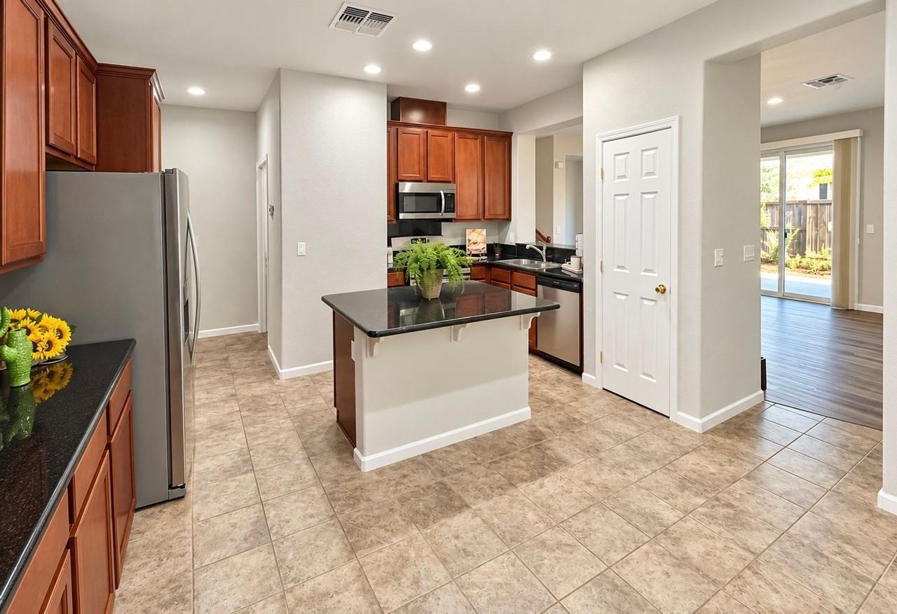 1070 Sierra View Cir - Photo 5 of 21
