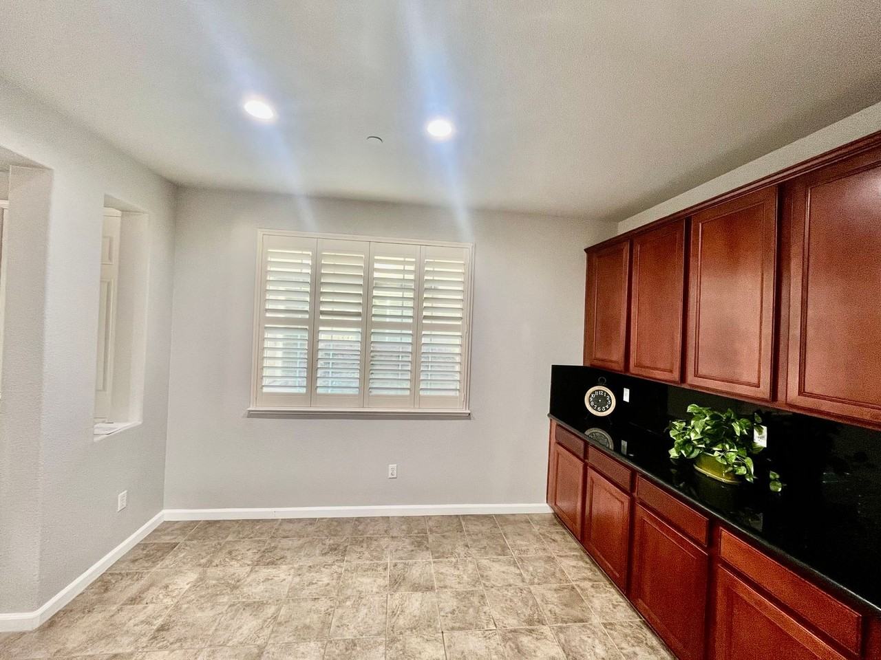 1070 Sierra View Cir - Photo 7 of 21
