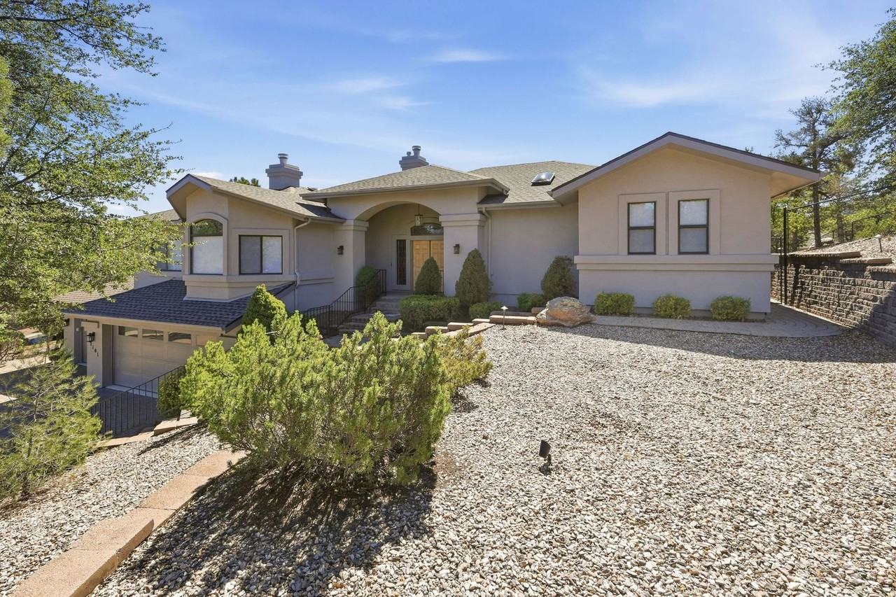 2101 Meander - Photo 2 of 21