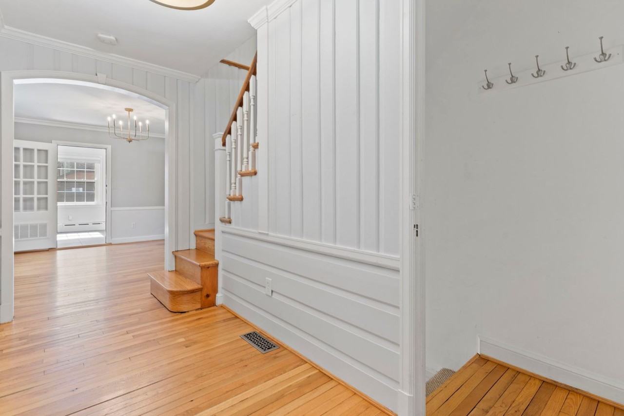 3114 Russell Rd - Photo 4 of 50