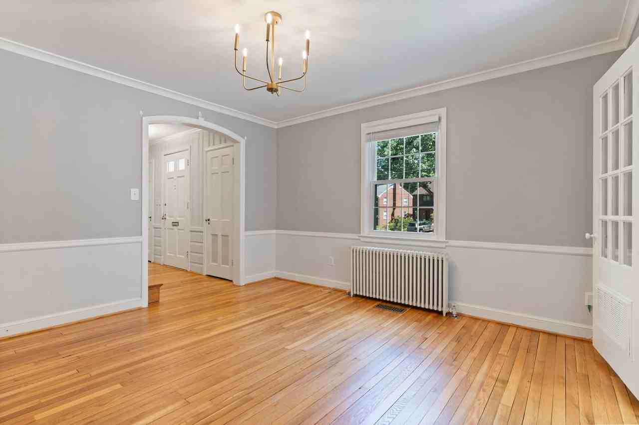 3114 Russell Rd - Photo 7 of 50