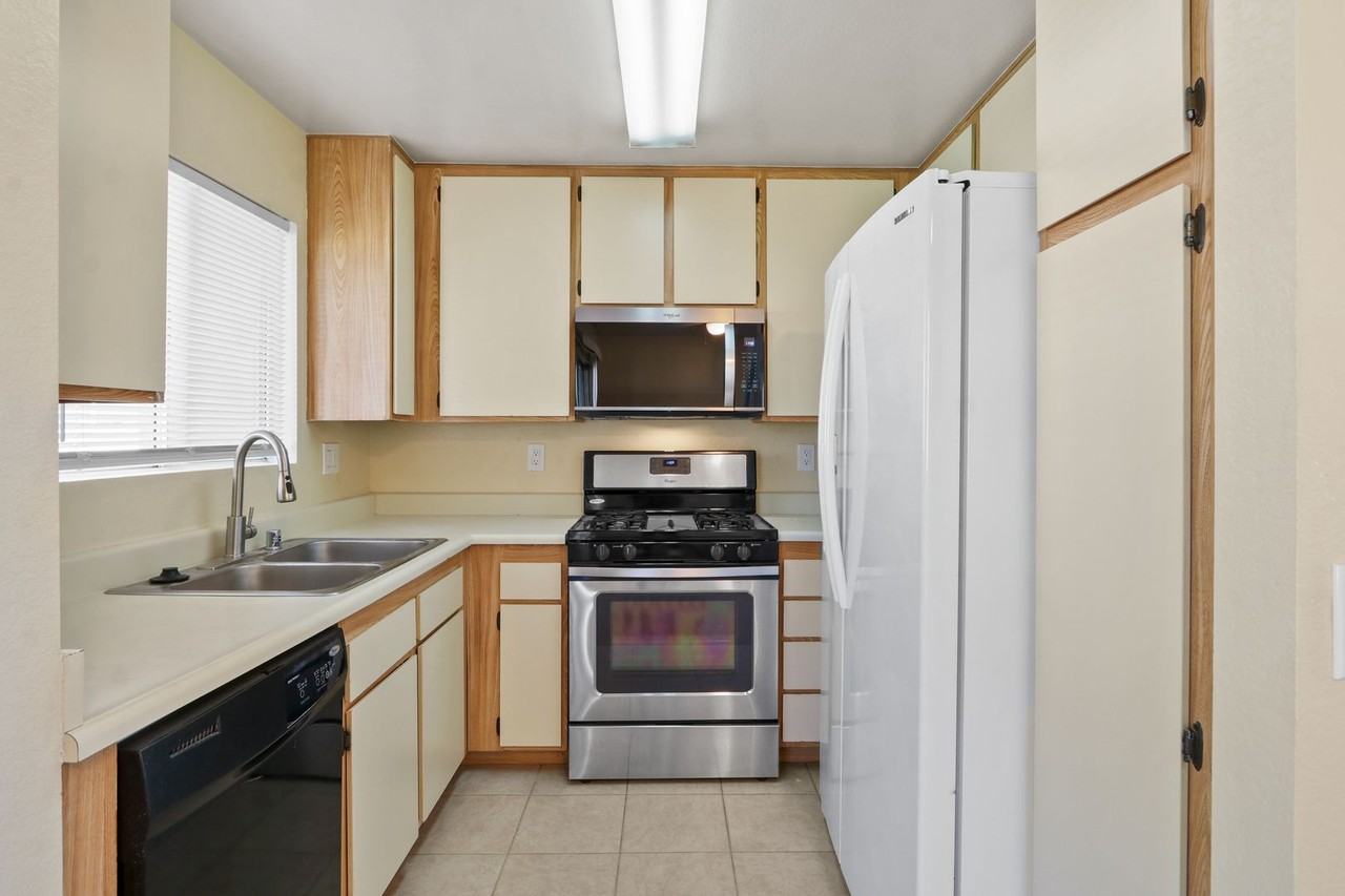 8362 Sunset Trail Pl #E - Photo 4 of 11