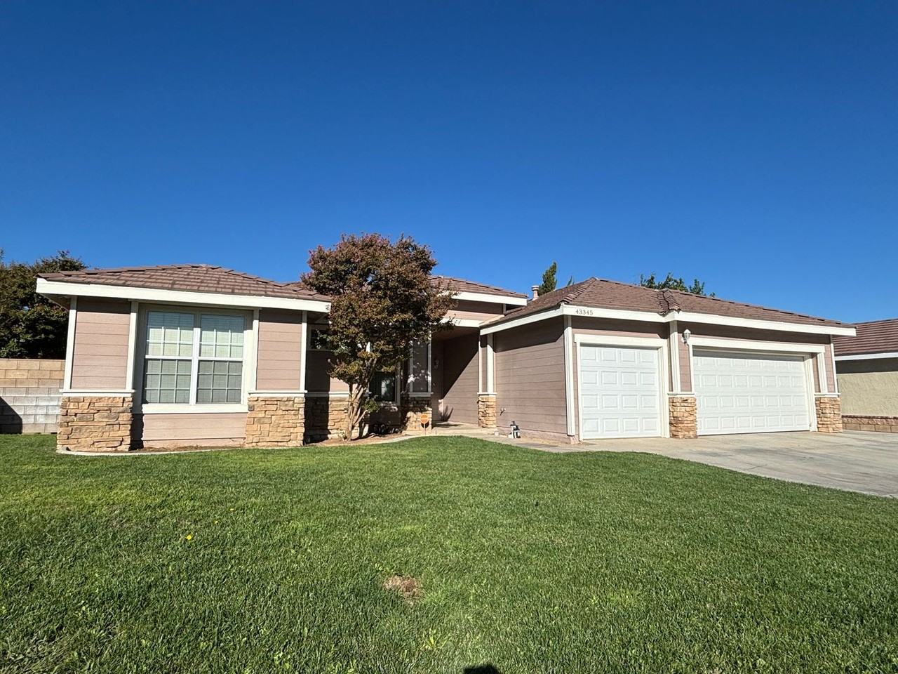 43345 47th St W - Photo 3 of 41