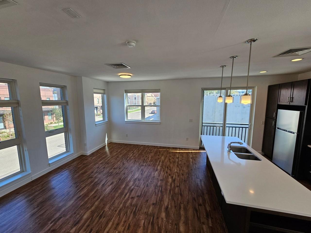 770 24th St - Photo 4 of 47