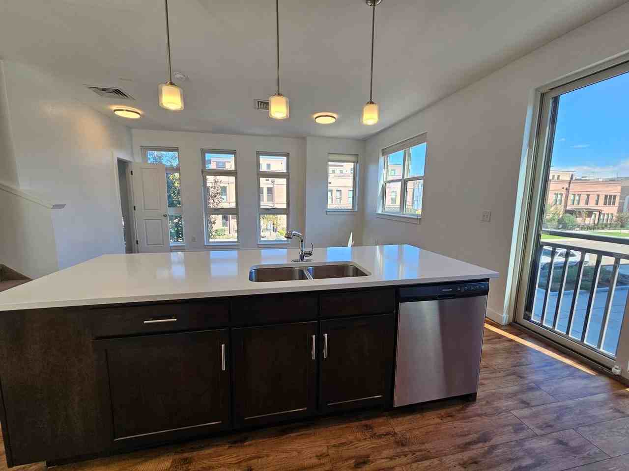 770 24th St - Photo 5 of 47