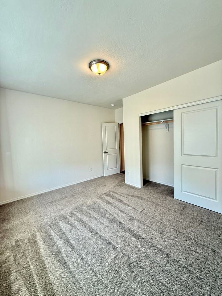 1633 Dragon Tail Pl - Photo 6 of 22