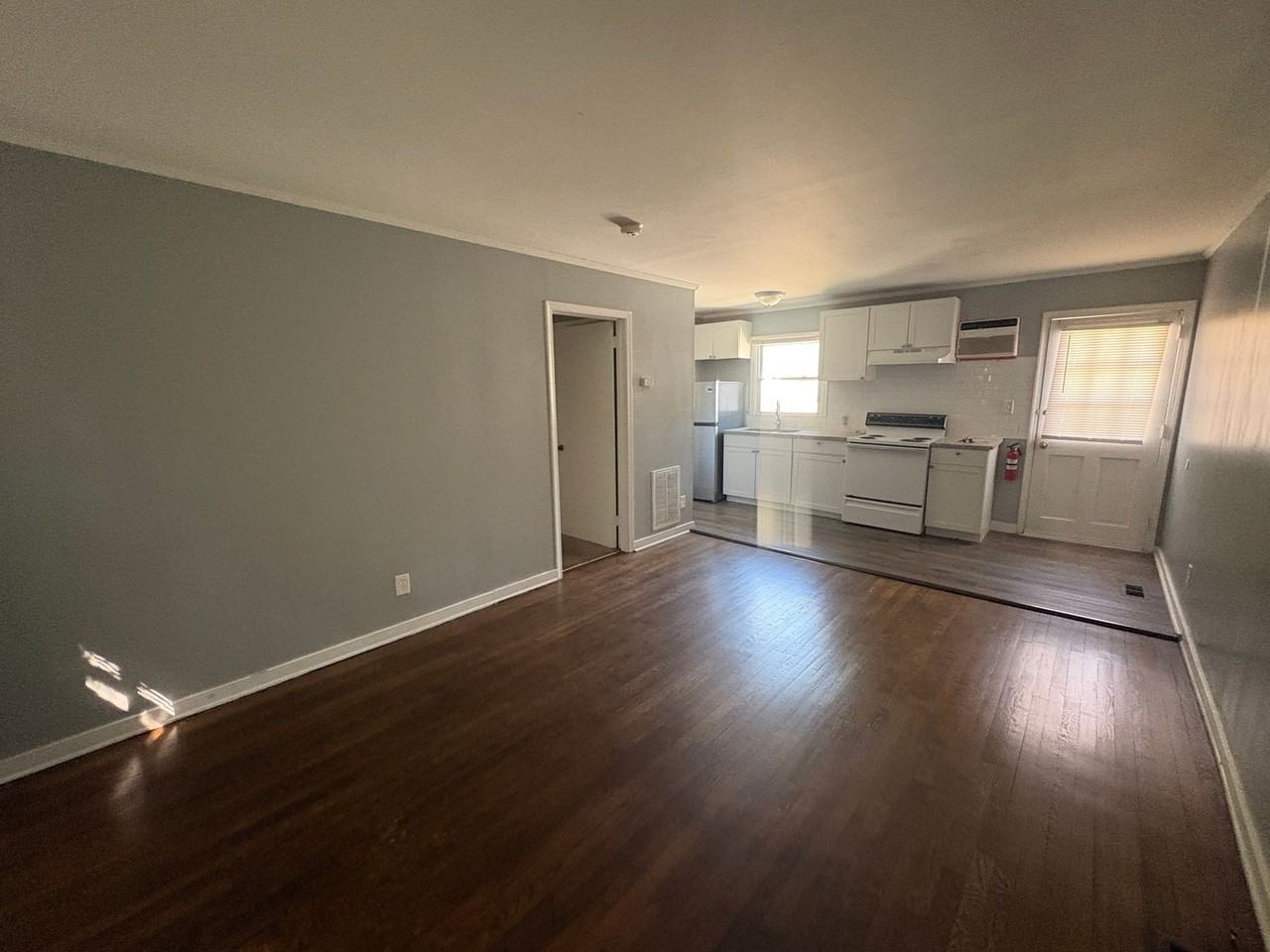 3404 Craig Ave - Photo 3 of 9