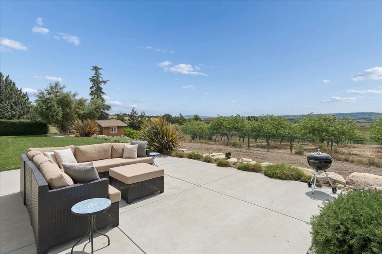 5565 High Ridge Rd - Photo 3 of 3