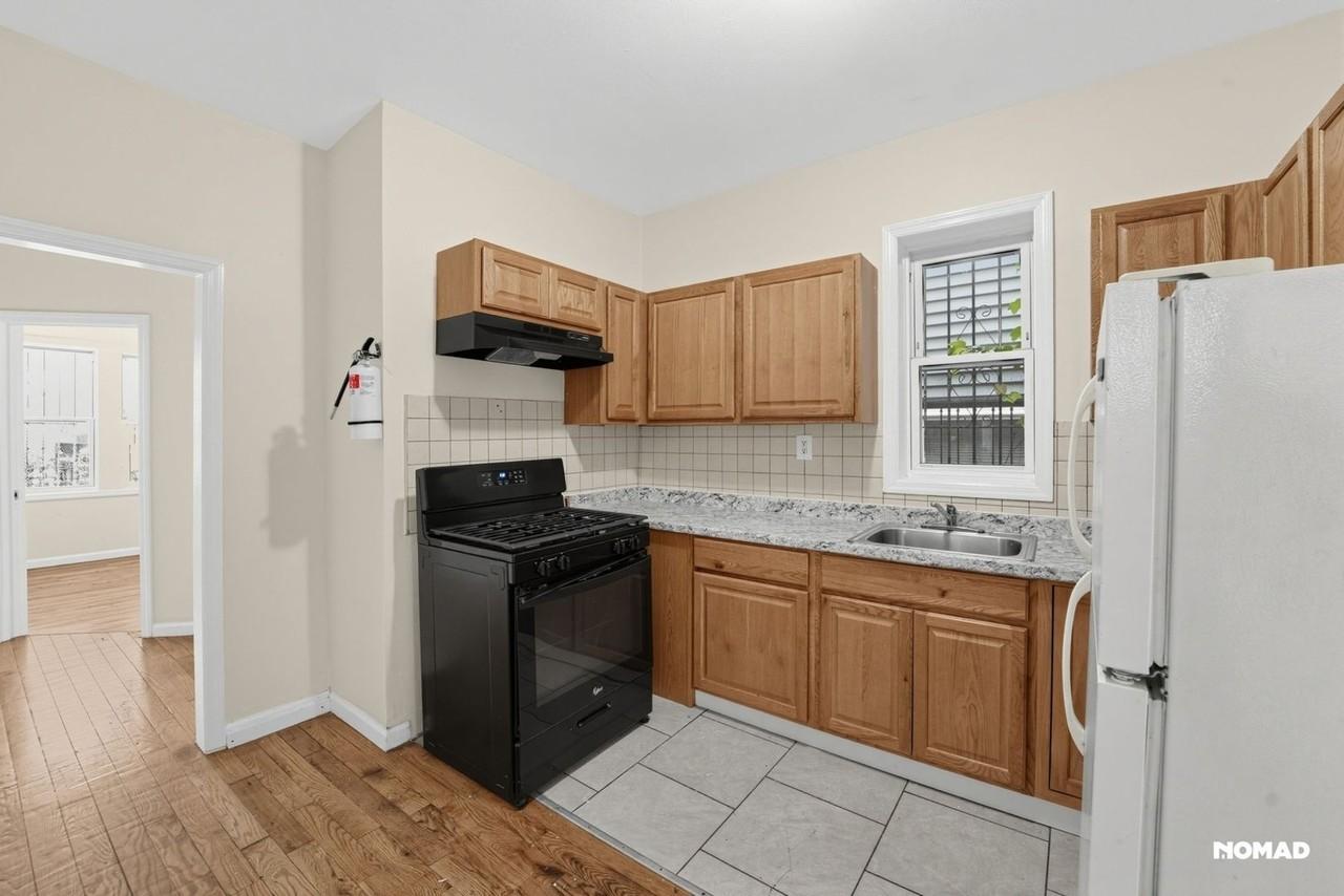 72 Norwood St - Photo 4 of 50