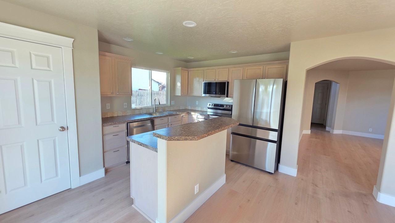 19616 Commonwealth Ave - Photo 5 of 34