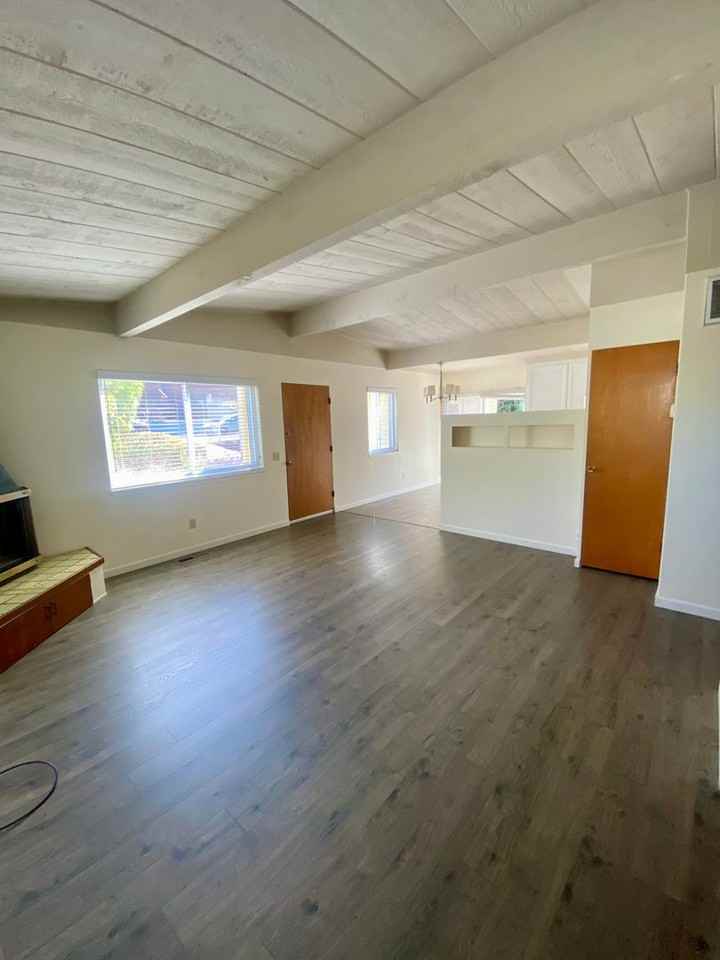 818 2nd St - Photo 5 of 44