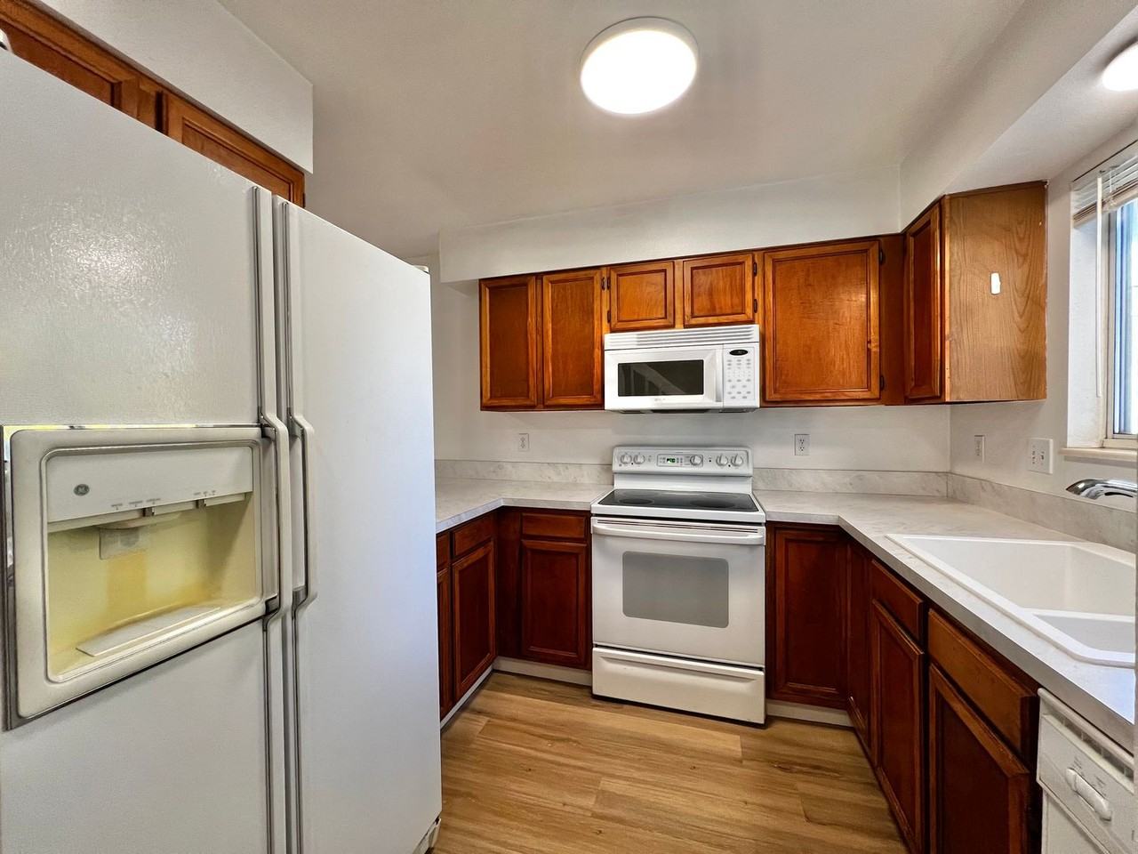 4255 Westshore Way Apt G24 - Photo 3 of 24