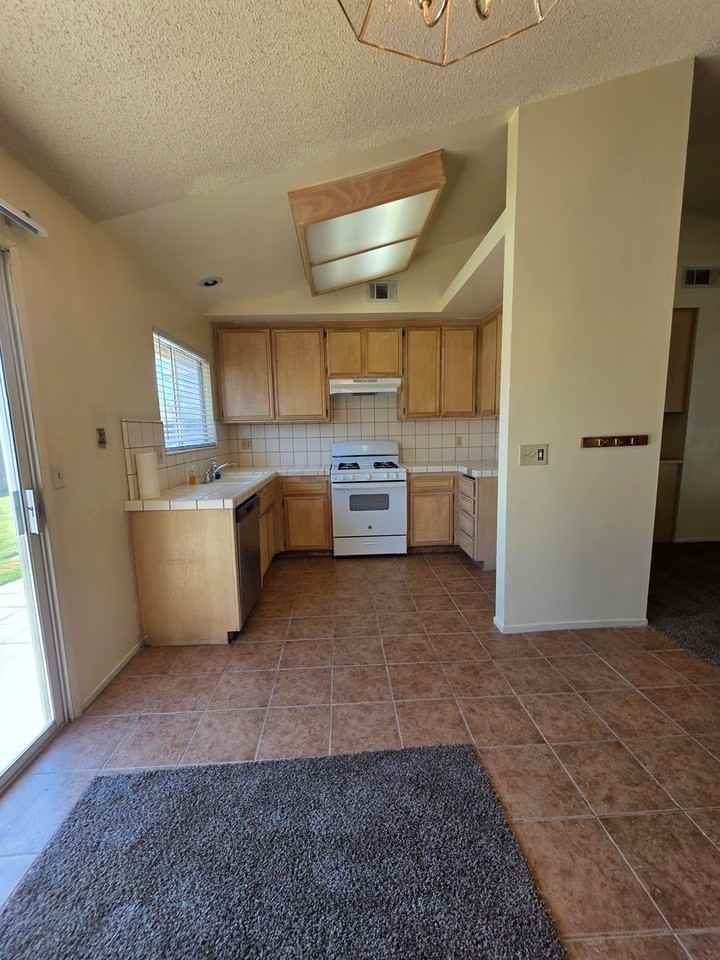 6600 Hazelnut Ct - Photo 5 of 18