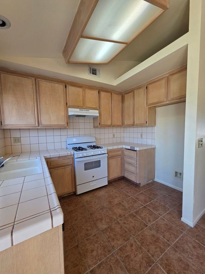 6600 Hazelnut Ct - Photo 6 of 18