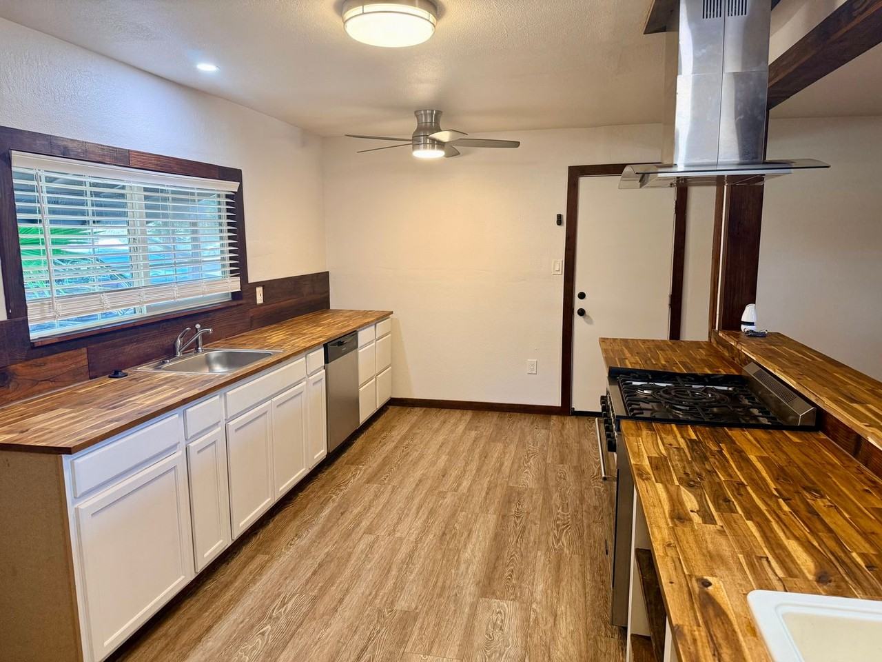 7107 Dolan Way - Photo 6 of 28