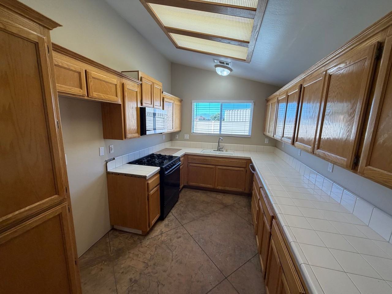 585 Highland Hills Rd - Photo 4 of 16