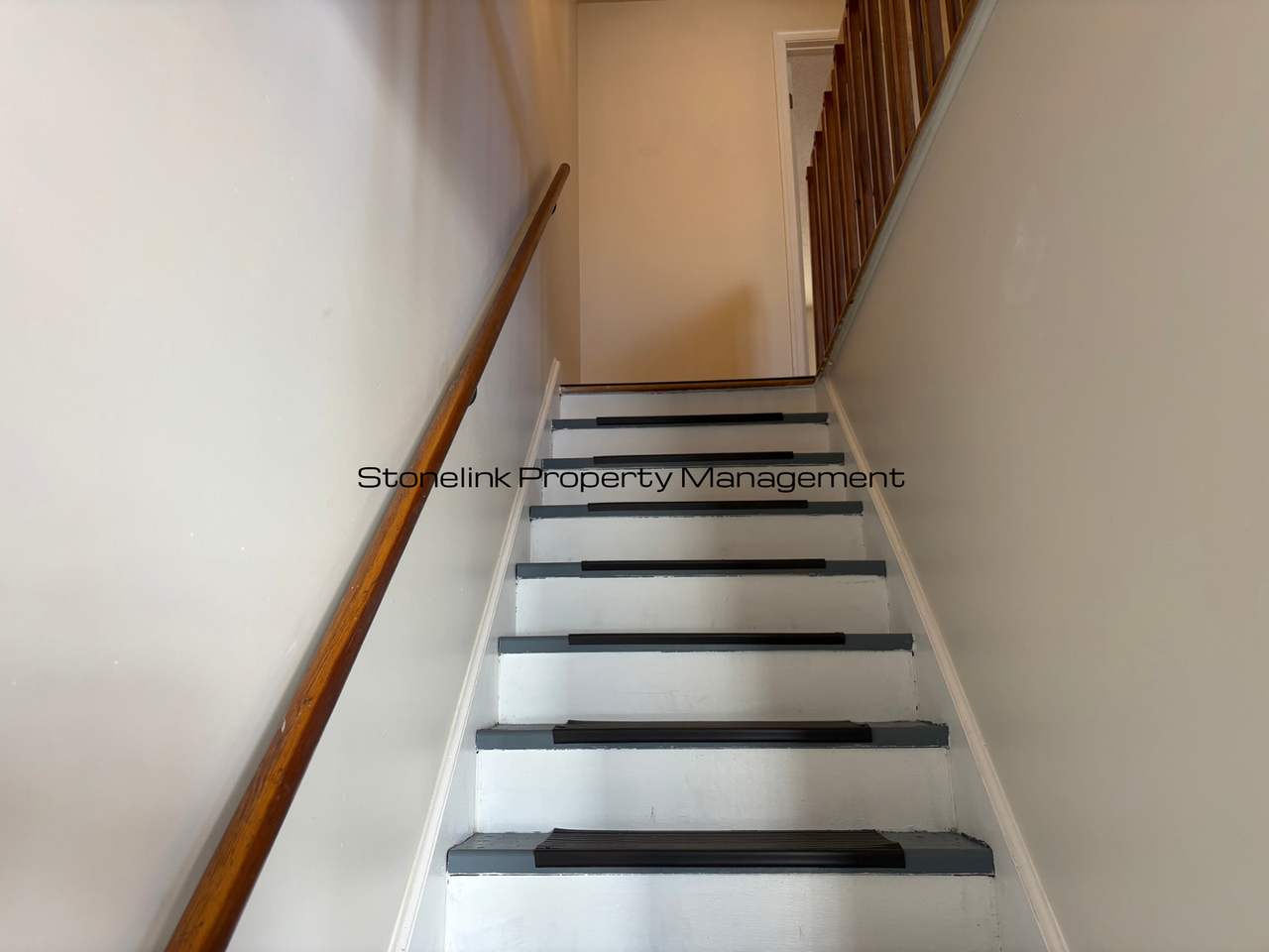 104 Sisson St - Photo 5 of 11