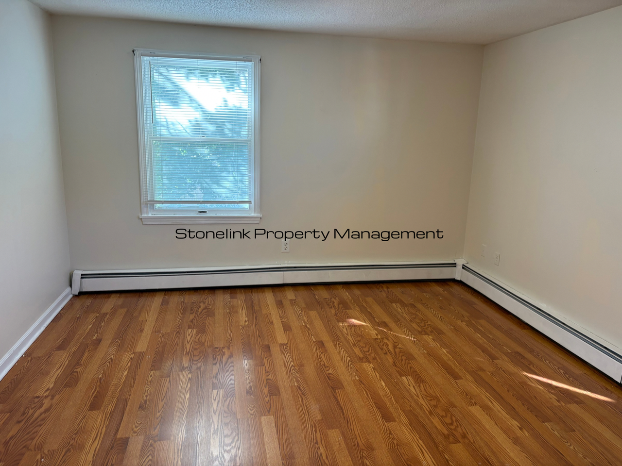 104 Sisson St - Photo 7 of 11