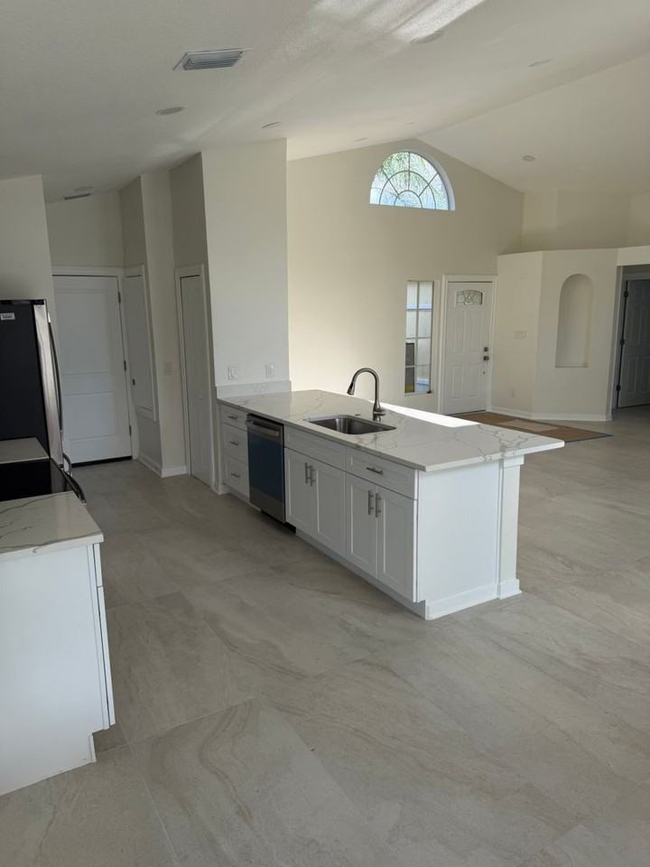 2402 Berkshire Ct - Photo 2 of 11