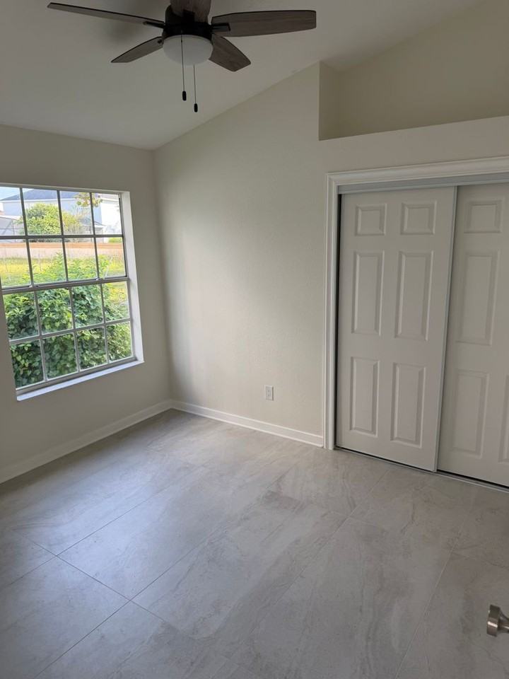 2402 Berkshire Ct - Photo 4 of 11