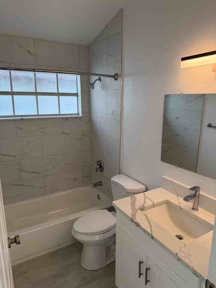2402 Berkshire Ct - Photo 5 of 11