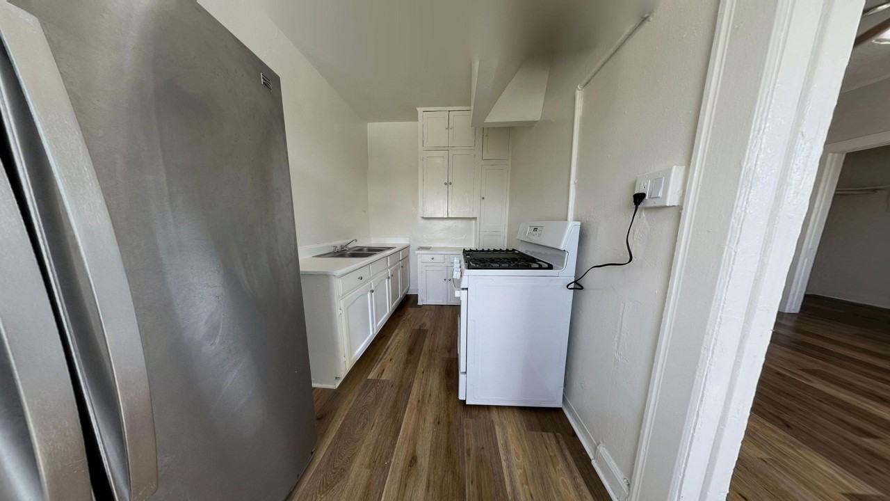 Bonnie Brae Apartments...Gorgeous Newly Remodeled Apartments..Great Location! CALL NOW! - Photo 5 of 6