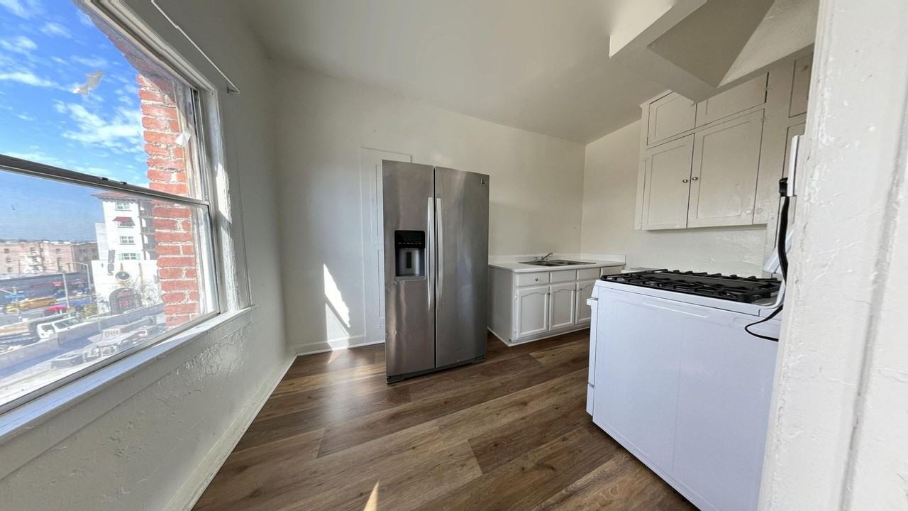 Bonnie Brae Apartments...Gorgeous Newly Remodeled Apartments..Great Location! CALL NOW! - Photo 6 of 6