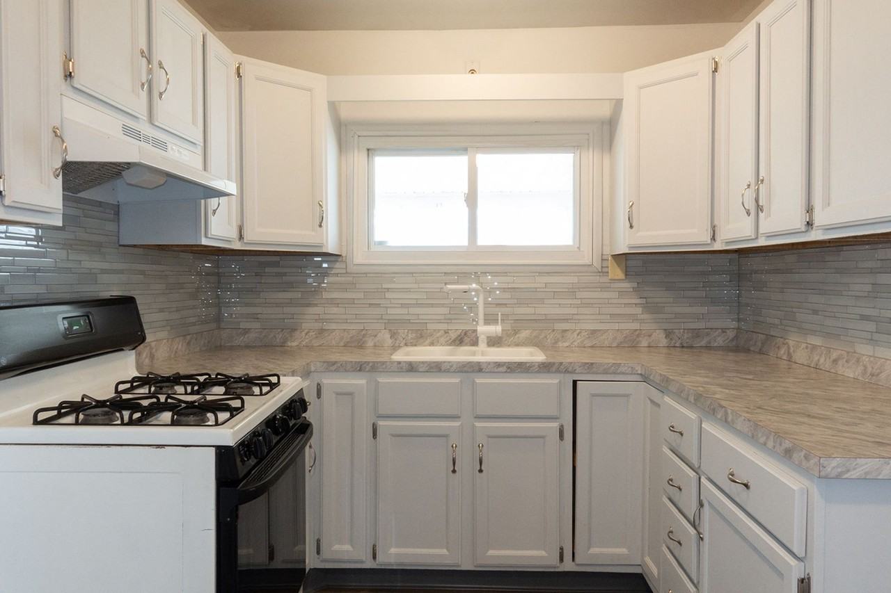 4114 Woodmere Dr - Photo 2 of 17