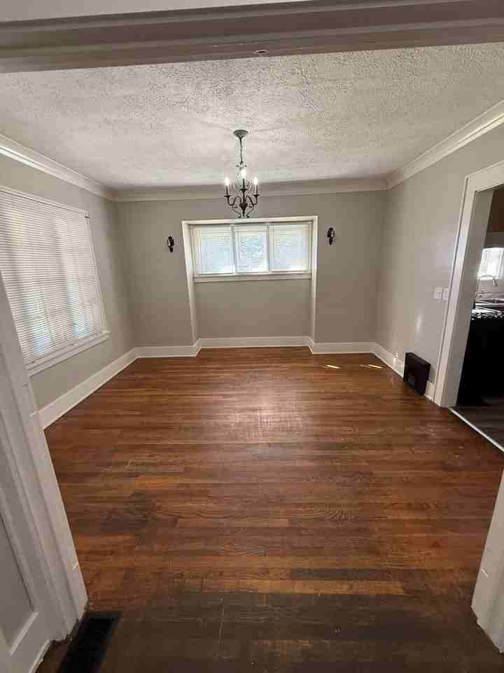 422 Norwood Ave - Photo 4 of 26