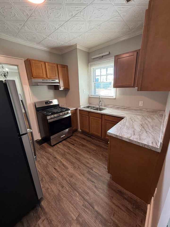 422 Norwood Ave - Photo 6 of 26