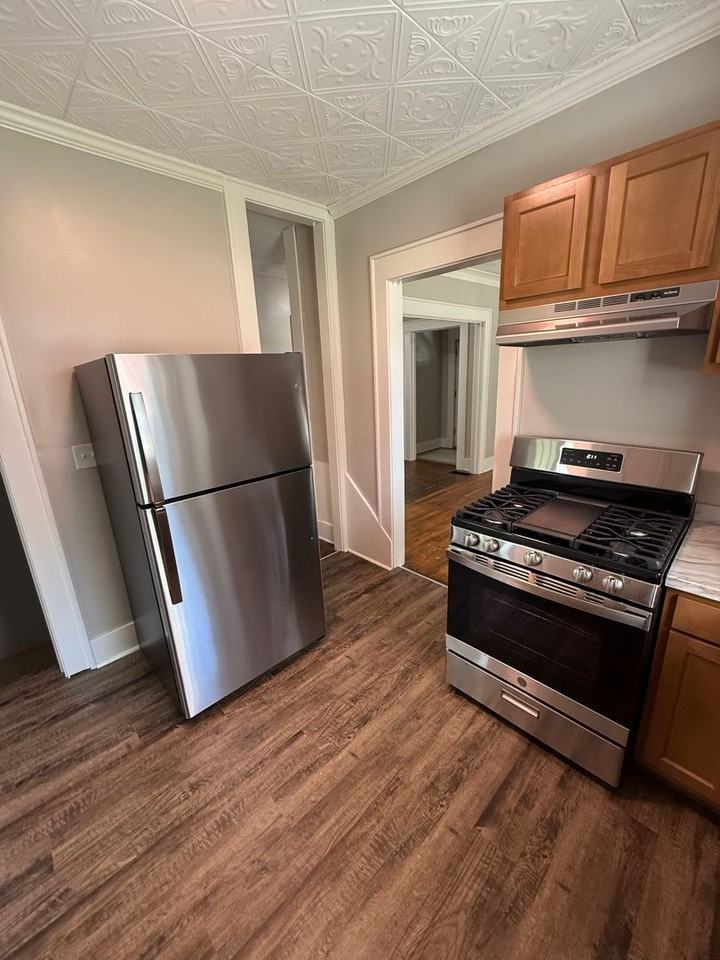 422 Norwood Ave - Photo 7 of 26