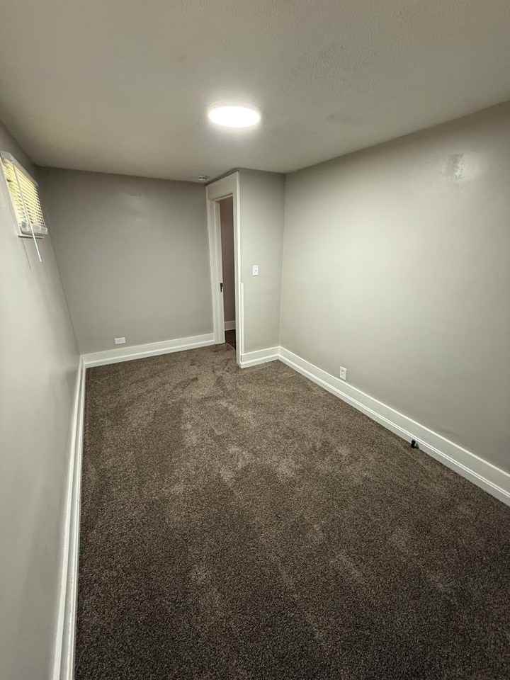 422 Norwood Ave - Photo 3 of 11