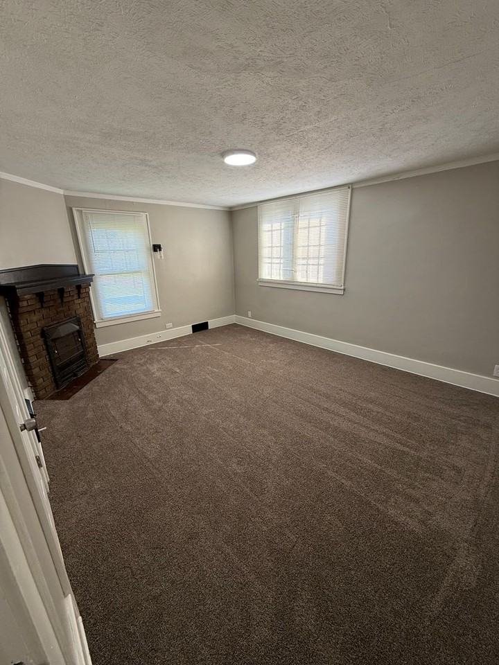 422 Norwood Ave - Photo 6 of 11