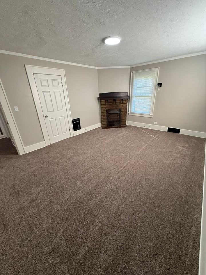 422 Norwood Ave - Photo 7 of 11