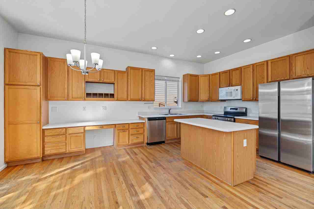 1572 Cherry St - Photo 5 of 24