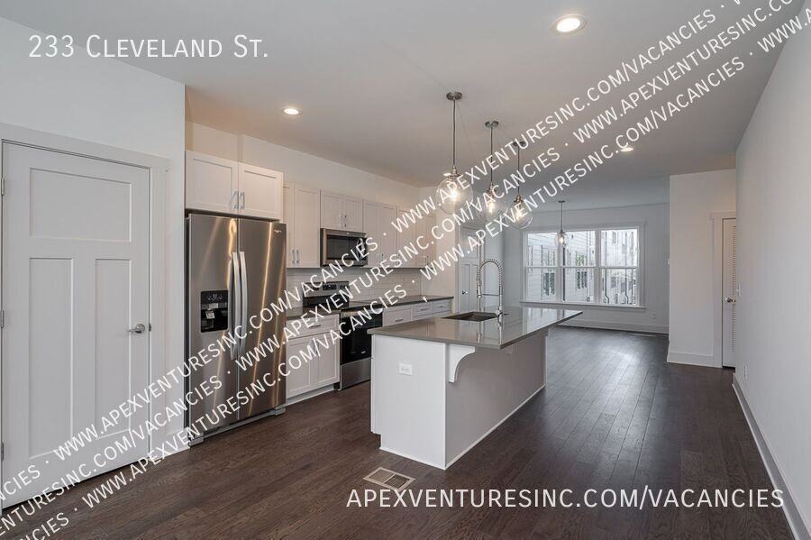 233 Cleveland St - Photo 3 of 16