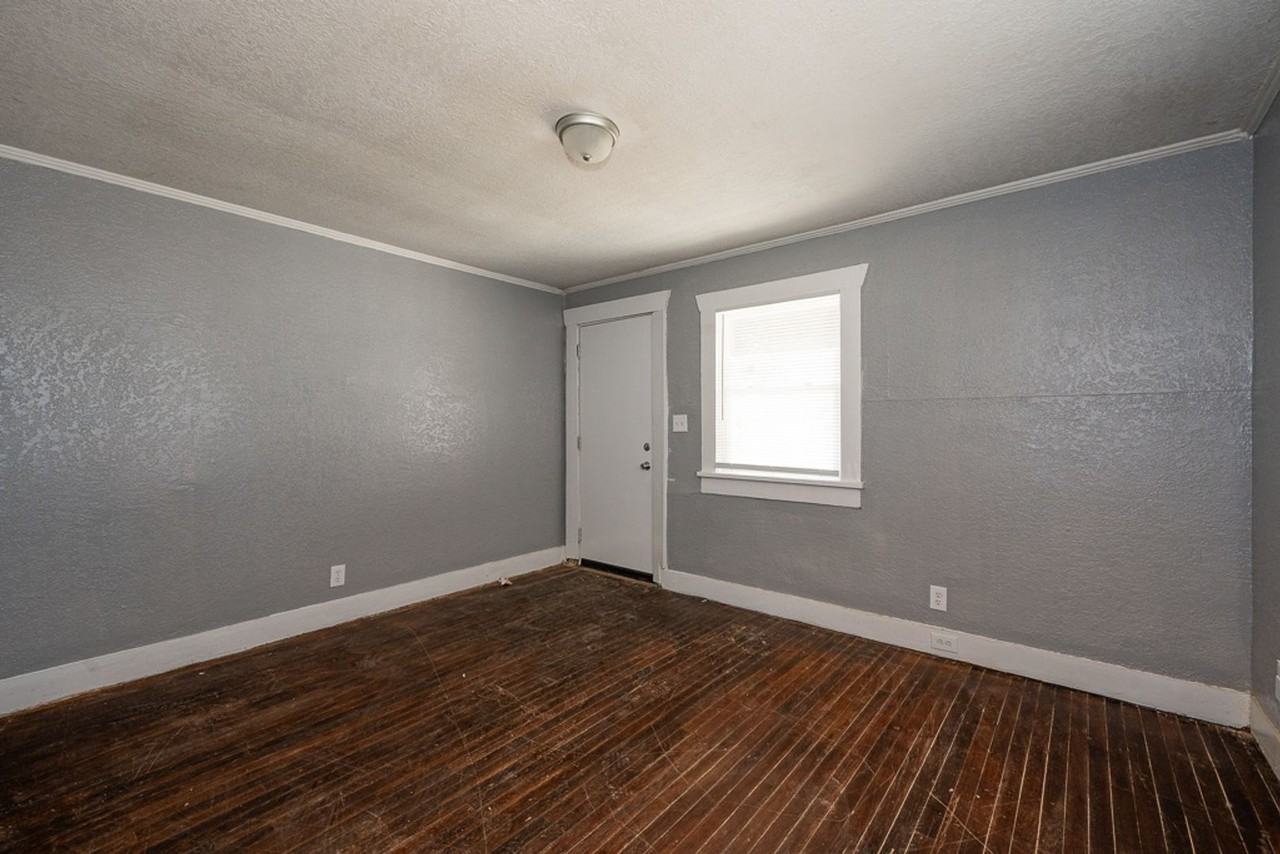 813 S Alabama St - Photo 3 of 11