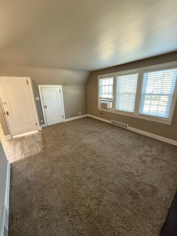 210 5th Ave - Photo 2 of 9