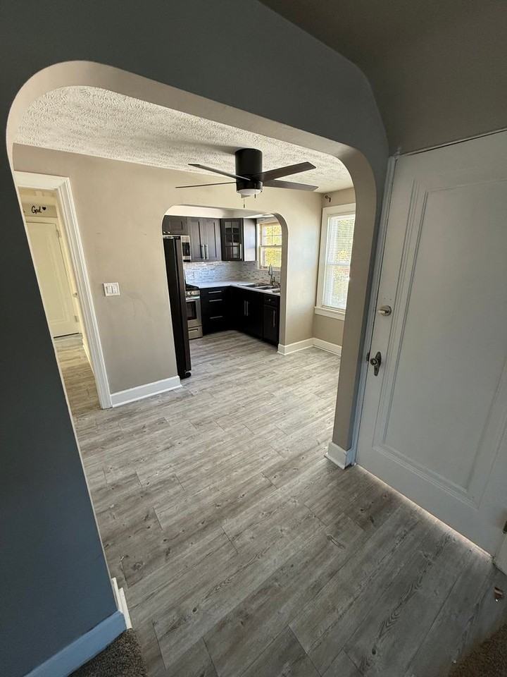 210 5th Ave - Photo 3 of 9
