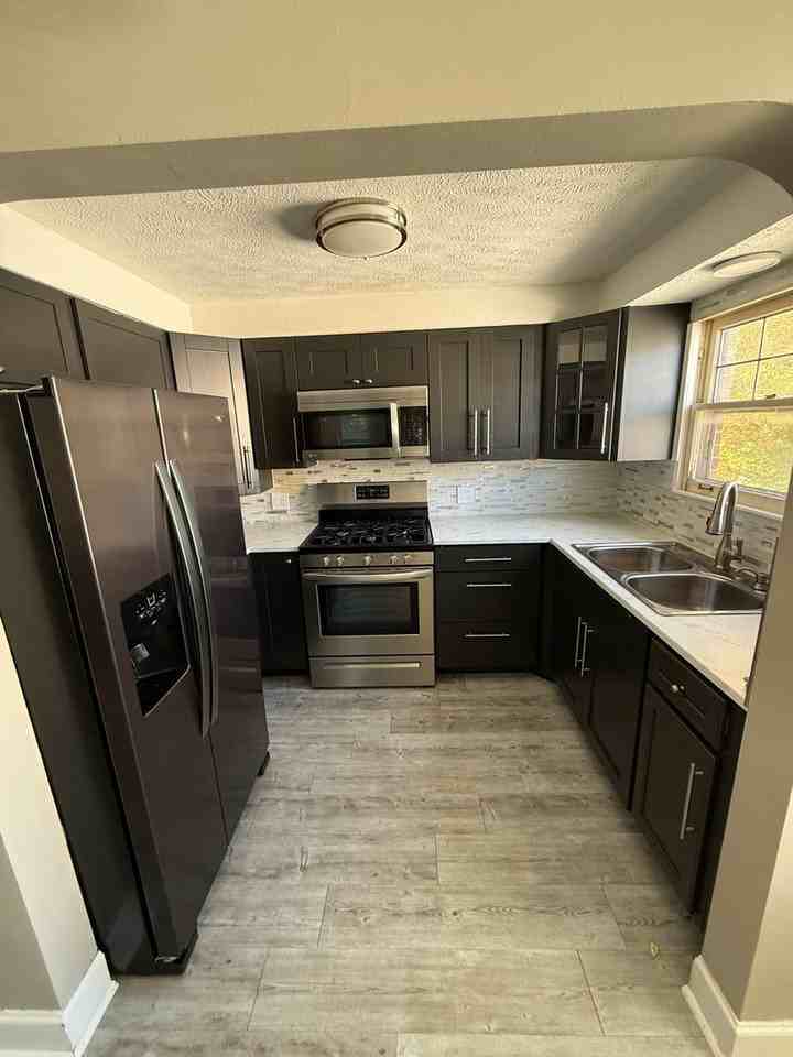210 5th Ave - Photo 4 of 9