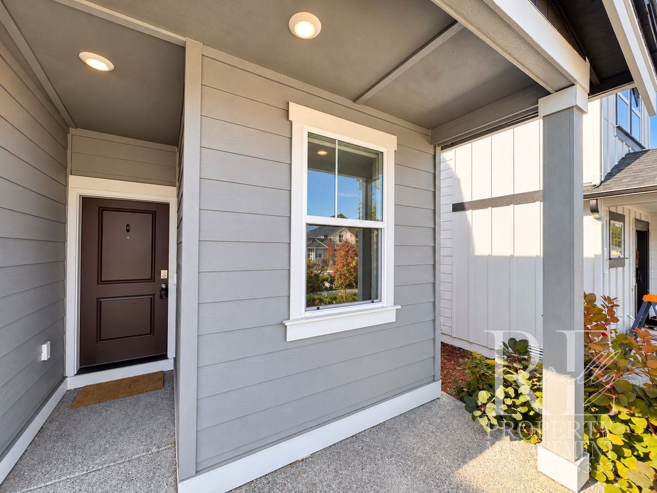 1361 Sw Pendleton Way - Photo 2 of 35