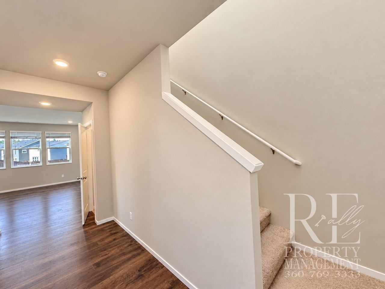 1361 Sw Pendleton Way - Photo 3 of 35