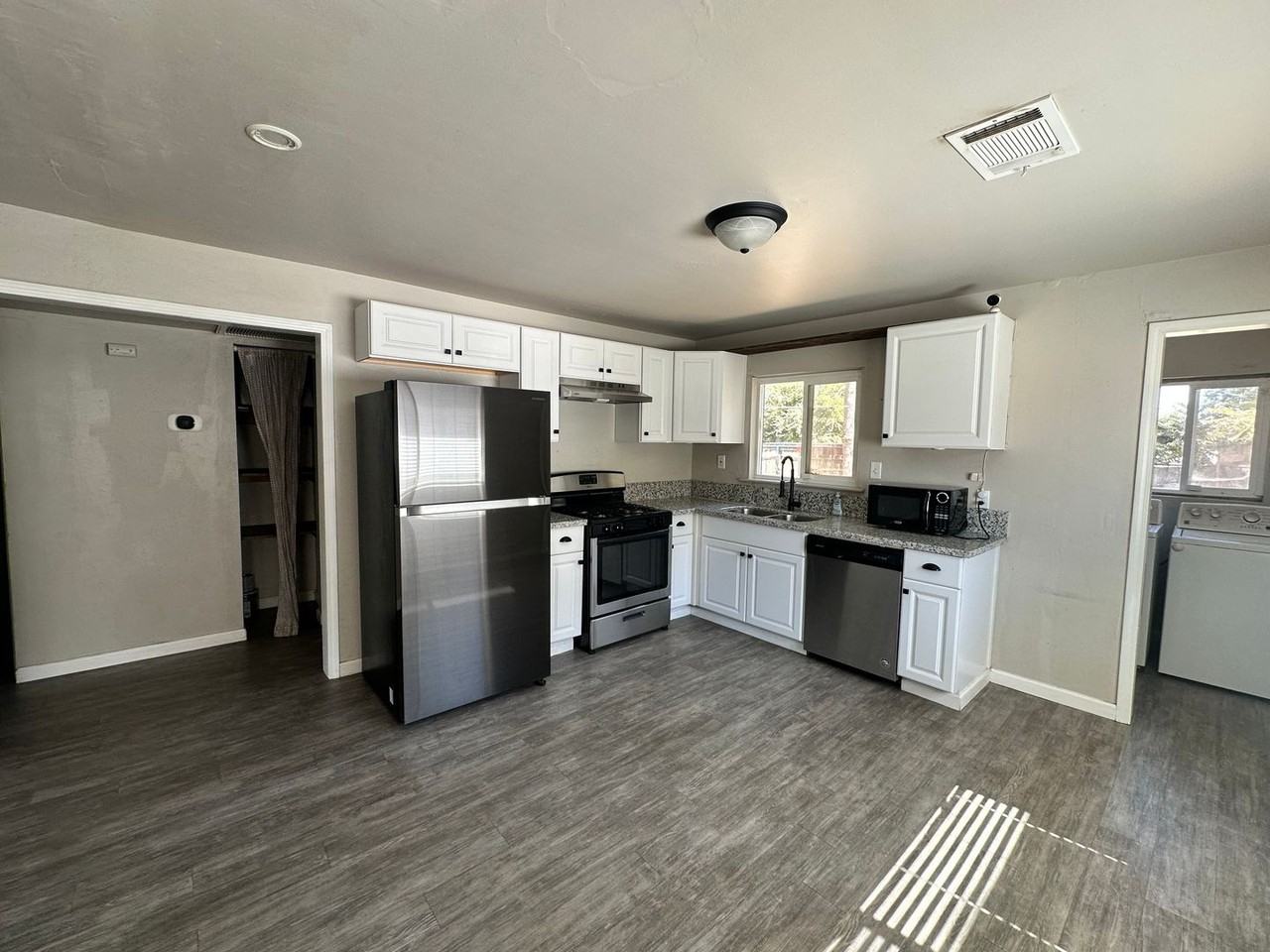 534 S Los Angeles St - Photo 7 of 12