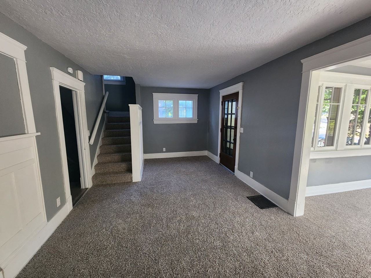 1556 Goodyear Blvd - Photo 4 of 13
