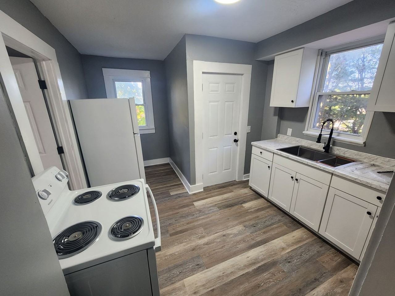 1556 Goodyear Blvd - Photo 7 of 13