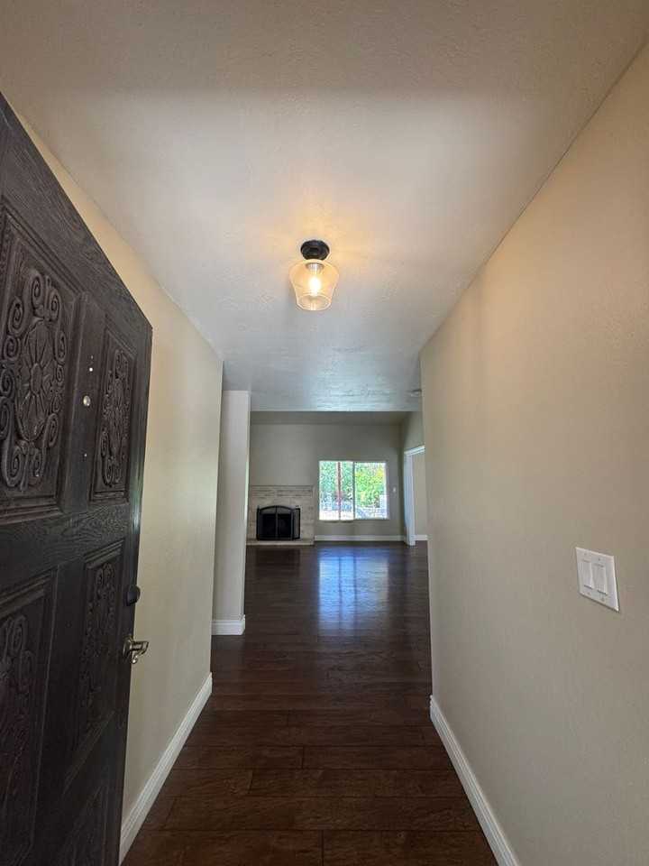 228 Essex Way - Photo 2 of 38