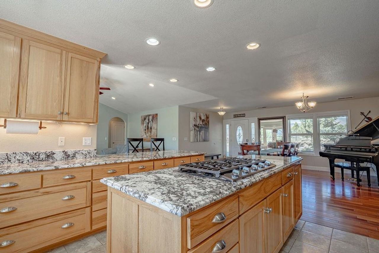 705-115 705-115 KennethLane - Photo 5 of 26