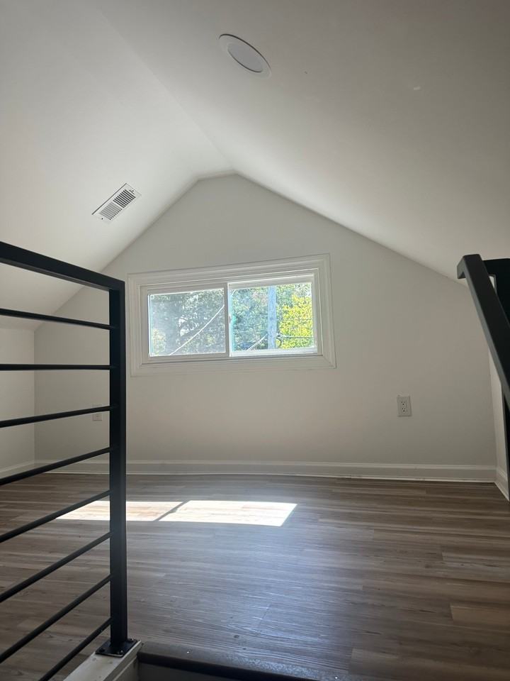 4126 Meade St Ne - Photo 2 of 20