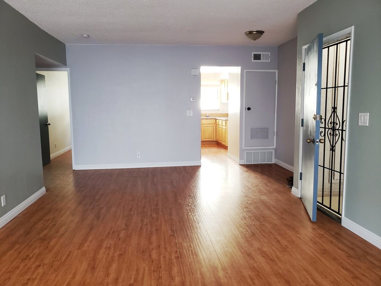 912 Centennial St - Photo 3 of 12